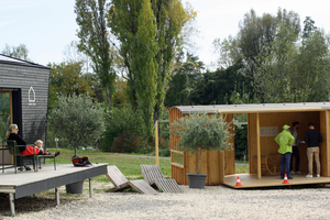  Minimalismus in unterschiedlicher architektonischer Ausprägung: „Cabin One“ (links) und „Kleines Haus“ (rechts). Sieben verschiedene Konzepte wurden bei der Ausstellung in Weinstadt gezeigt  