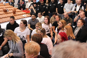  Auch die Dachdecker-Mädelz waren unter den Top 5 und sorgten am Creaton-Messestand für Stimmung 