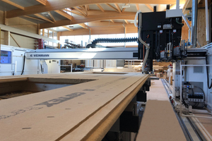   Präzises Bearbeiten von Holzbauelementen mit der Zimmermeisterbrücke „Wallteq M 120“ 