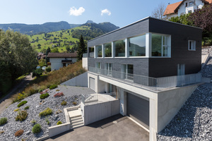  Das Holzhaus von Zimmerer Hanspeter Gantenbein mit Schieferfassade in Grabs (Schweiz) 