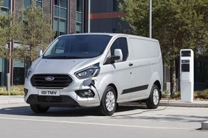  9_Elektrotransporter_2020_Transit_PHEV_Ford.jpg 