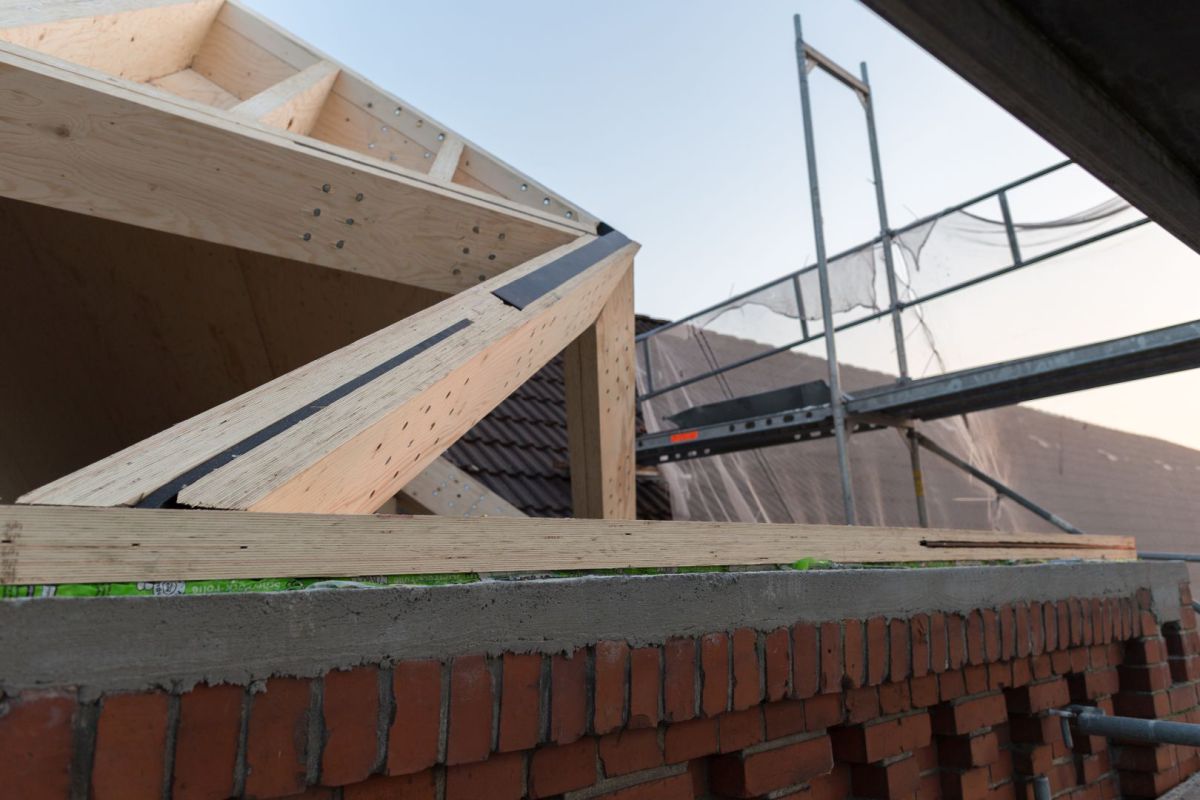 10_Auflagepunkt_der_Fachwerktraeger_auf_Ausgleichsschicht_aus_Beton.jpg
