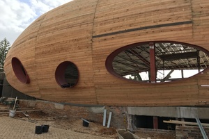  Über den Stahlprofilen wurde eine Holzschalung auf einer Lattung verlegt 