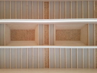 13_Akustikelemente_Deckenuntersicht_Holzwolleplatten_Foto_Rubner_Holzbau_gedreht.jpg