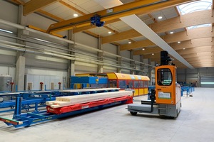  Die Produktionsanlage von Eco-Timber in Thüringen produziert auf 10 000 m² Abbund und Holzelemente Fotos: Höcker Polytechnik GmbH 