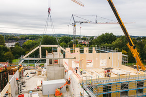  Nach nur neun Wochen werden die umfangreichen Holzarbeiten an dem Holzhybrid-Neubau abgeschlossen sein 