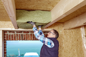  Durch einfachen Zuschnitt können ROCKWOOL Dämmplatten, -matten oder Rohrschalen leicht an die im Holzbau vorherrschenden Konstruktionen angepasst werden. 