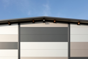  Fassade mit horizontal verlegten Sandwichelementen von Kingspan 