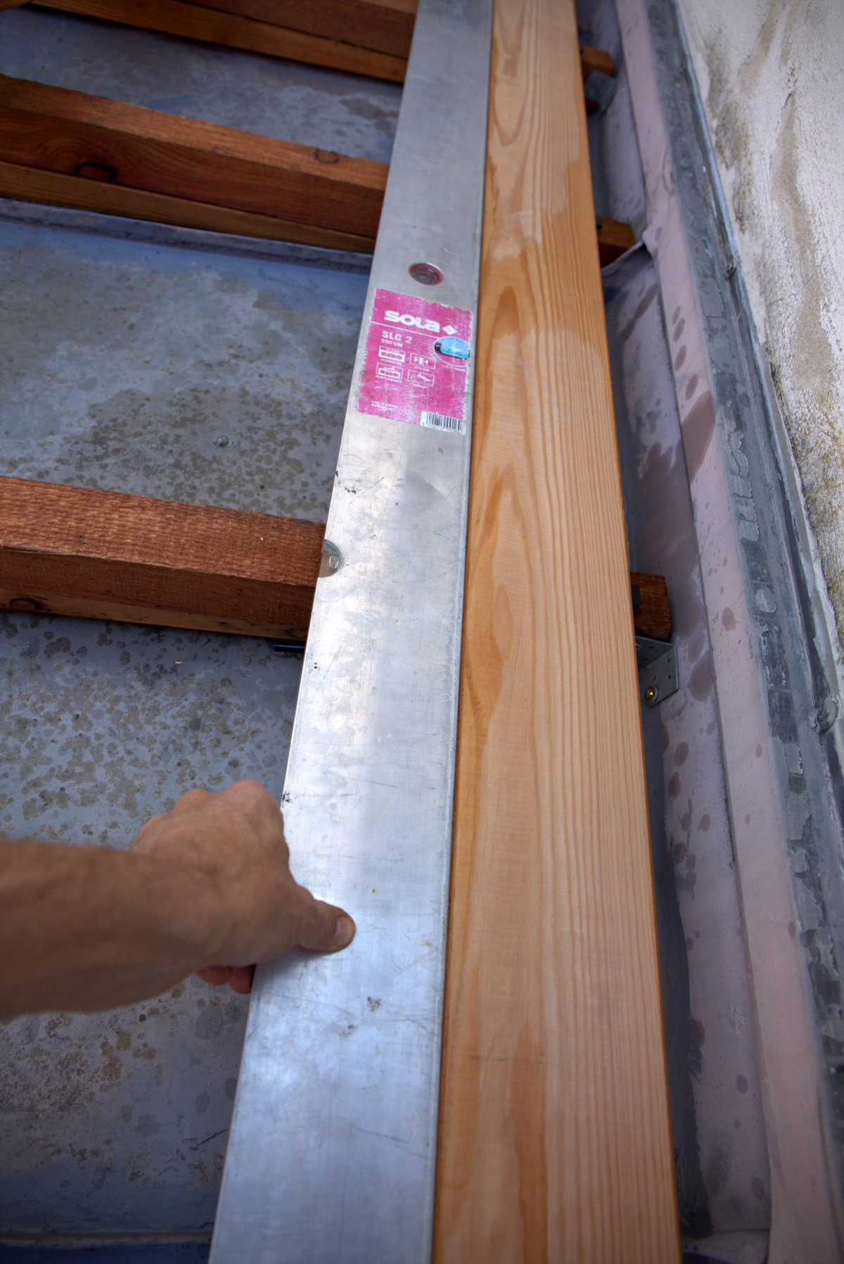 Terrassenmontage mit Abstandshaltern - dach+holzbau