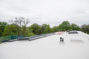  Das mit „Sarnafil“-Kunststoffbahnen abgedichtete Dach des neuen Elefantenhauses im Augsburger Zoo 