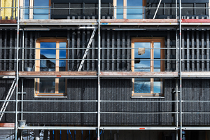  Die bayerischen Staatsforsten errichten derzeit in Regensburg ein Gebäude in Holz-Hybrid-Bauweise, dessen Fassade mit den „Carboris“-Holzprofilen verkleidet wird 