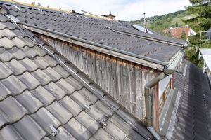  Das alte Dach wurde zwar nach wie vor genutzt, entsprach aber nicht mehr den energetischen Anforderungen 