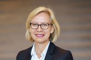  Anette Wahl-Wachendorf, Ärztliche Direktorin des Arbeitsmedizinischen Dienstes der BG Bau, warnt vor UV-Strahlung.  