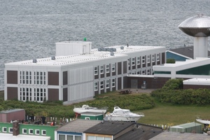  Das Forschungsgebäude auf Helgoland ist der rauen Witterung auf der Nordseeinsel ausgesetzt. Das stellte hohe Ansprüche an die verwendete Dachdämmung und Abdichtung 