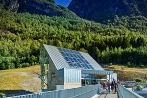  Die Talstation des Skylift in Norwegen wurde mit walzblankem Zink in Stehfalztechnik verkleidet, das im Laufe der Zeit eine schützende Patina entwickelt 