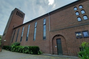  St. Josephskirche Bonn von der Seite mit Kirchturm 
