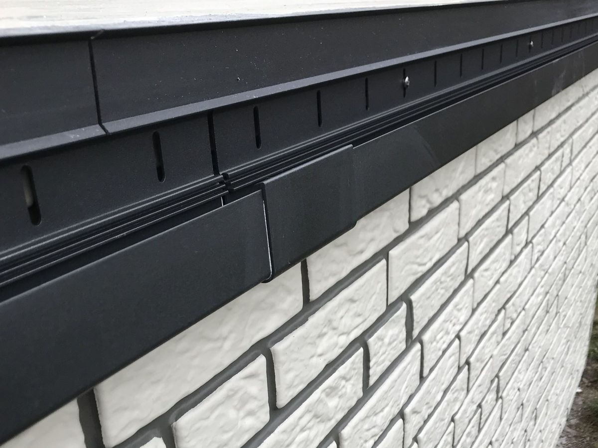 Sauberer Rand und freie Entwässerung - dach+holzbau