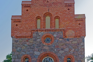  2_Kirche_Wegezin_gestaffelte_Giebel_Foto_Kirche_Wegezin.jpg 