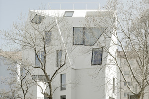  Das in einem Innenhof gelegene Gebäude in Stuttgart wirkt nach der Aufstockung wie ein futuristischer Neubau 