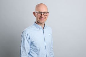  Stephan Thomas ist verantwortlicher Redakteur der Zeitschrift dach+holzbau und Mitglied der Jury des Deutschen Dachpreises 2022 