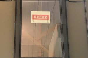  Eindeckrahmen von Velux für den Einbau von Dachfenstern in ein „Lindab Klick-Dach“  
