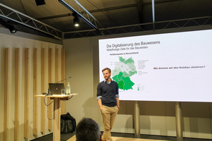  Der Vortrag „Digital und Nachhaltig“ von Professor Hannes Schwarzwälder, Hochschule Biberach ging der Frage nach, wie die Digitalisierung dem Holzbau Vorteile bringen kann  