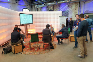  Beim Barcamp diskutierten Experten ganz analog, aber durchaus kontrovers mit Handwerker und Handwerkerinnen 
