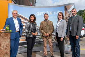  Gemeinsamer Startschuss für die bayerische Holzbau-Fachberatung während des Besuches von Staatsministerin Michaela Kaniber beim Holzbau-Unternehmen Gumpp &amp; Maier ins Binswangen 