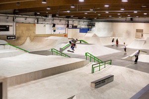  Die Skatehalle Innsbruck, von Schneestern konzipiert und 2011 fertiggestellt, ist mit 2000 m² die größte Indoor-Actionsport-Halle Österreichs<span class="bildnachweis">Foto: Schneestern / Matthias Schwarz</span> 