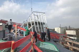  Vorbereiten der Unterkonstruktion für das „Segel“ auf dem Dach  