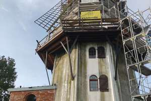  Nach einer Sanierung der denkmalgeschützten Windmühle in den 1980er Jahren wurden an Fassade und Dach nun weitere Instandhaltungsarbeiten notwendig 