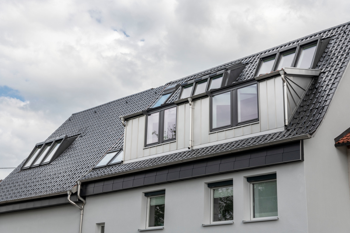 1_velux_kattler_268.jpg Nach dem Umbau sorgen zahlreiche Dachfenster für ein tageslichtdurchflutetes Dachgeschoss mit gutem Raumklima