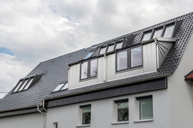 1_velux_kattler_268.jpg Nach dem Umbau sorgen zahlreiche Dachfenster f?r ein tageslichtdurchflutetes Dachgeschoss mit gutem Raumklima