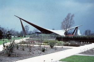  Ursprünglich als temporäres Bauwerk geplant, steht das Sonnensegel noch heute im Dortmunder Westfalenpark 