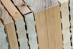  Lufteinschlüsse zwischen den Holzschichten sorgen für eine gute Dämmwirkung 