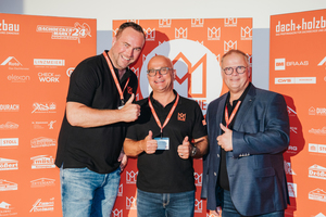  Das Team von Dachdeckermarkt24 hat den Deutschen Dachpreis gemeinsam mit dem Bauverlag entwickelt. Auf dem Bild: Urs Nies, CDO, Guido Happe, Unternehmensbeirat und Heiko Mohnberg, CEO von Dachdeckermarkt24 (v.l.n.r.) 