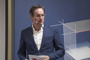  Michael Voss, CEO des Bauverlags, begrüßte Gäste und Prämierte bei der Verleihung des Deutschen Baupreises auf der digitalBau 2022 in Köln 
