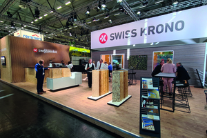  Blick auf den Swiss Krono-Messestand mit integriertem Magnumboard-OSB Showmodul  