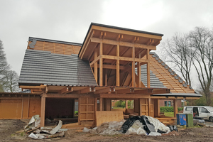  Eindeckung eines Wohnhauses in Holzbauweise in Nordhorn mit Solardachziegeln 