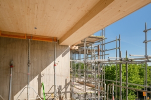  Die Untersicht einer Holz-Beton-Verbunddecke im „Haut“ nach dem Einbau 