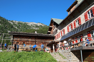  Das Kärlingerhaus am Funtensee zählt zu den größten Berghütten in den Berchtesgadener Alpen 