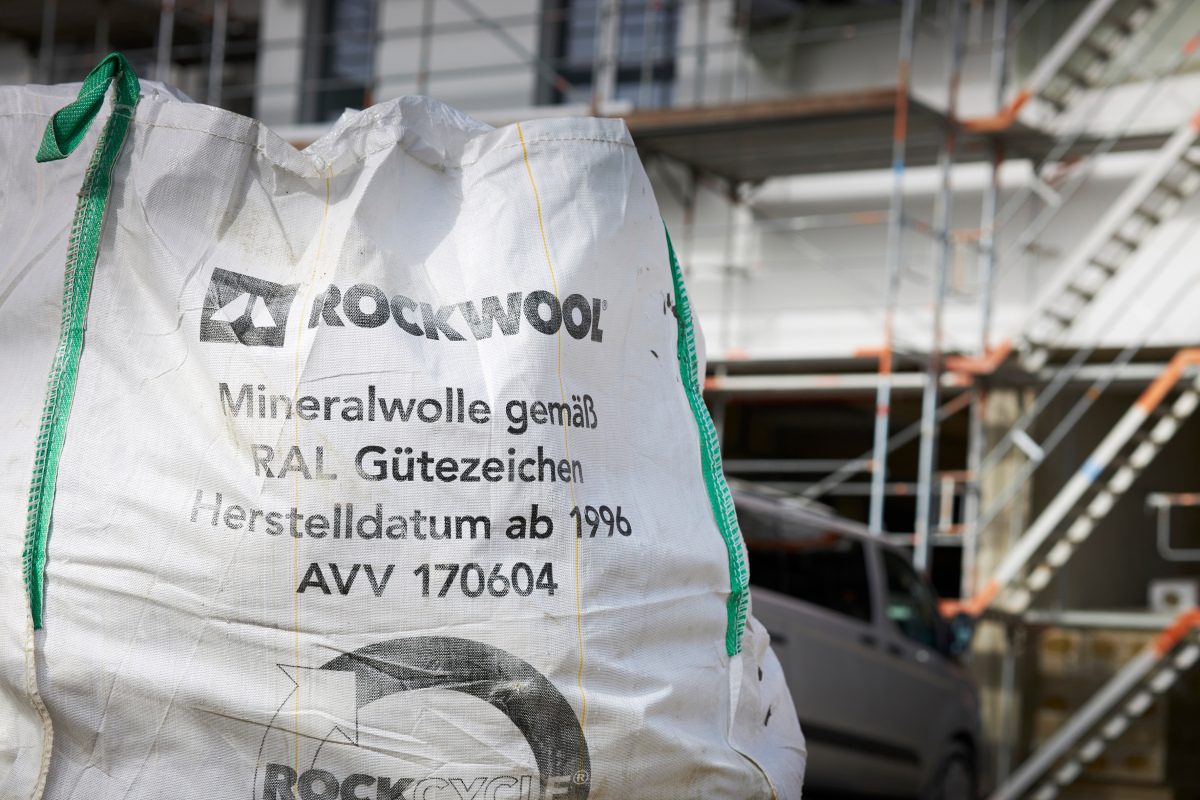Neue Dämmstoffe aus recycelter Steinwolle - dach+holzbau