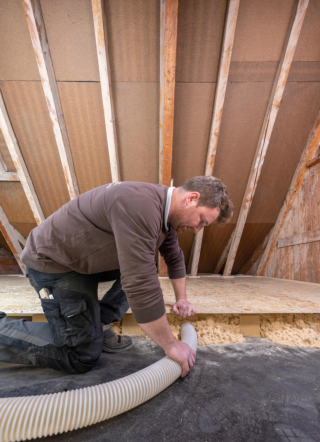 Gutex Stampio System fuer oberste Geschossdecken Holzfasereinblasdaemmung