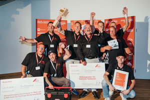  Beim Deutschen Dachpreis 2022 freute sich der Dachdeckerbetrieb Kutscher-Remy über den ersten Platz in der Kategorie "Erfolgreichste Unternehmensnachfolge" 
