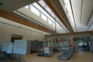  Waidmueller-Firmensitz-Montageraum-unter-Dach.jpg 