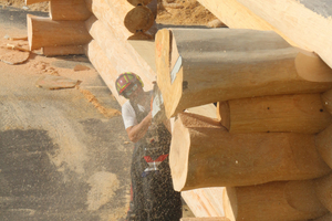  2_Blockhaus_Fertigung_Loeffler_Naturstammhaus_TJ_Siegen_04.JPG 