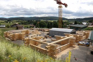 3_Naturstammhaus_Loeffler_Brotterode_Fertigung_TJ_Siegen_01.JPG