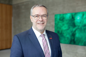  Jörg Dittrich ist der neue Präsident des Zentralverbands des Deutschen Handwerks. Der Dachdeckermeister und Inhaber eines Dachdeckerunternehmens löste damit zum 1.1.2023 Hans-Peter Wollseifer ab  