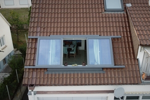  Die Bewohner des Dachgeschosses verbringen nun viel freie Zeit unter dem Dachschiebefenster 