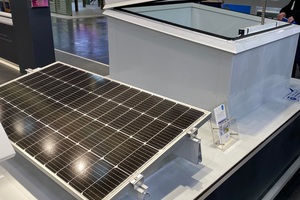  Die „Evalon“-Dachbahnen von Alwitra und das Solar-Montageschienensystem „Evatec“ wurden ebenfalls am Messestand gezeigt, auf einer gemeinsamen Ausstellungsfläche mit dem Flachdachfenster "neo plus"  